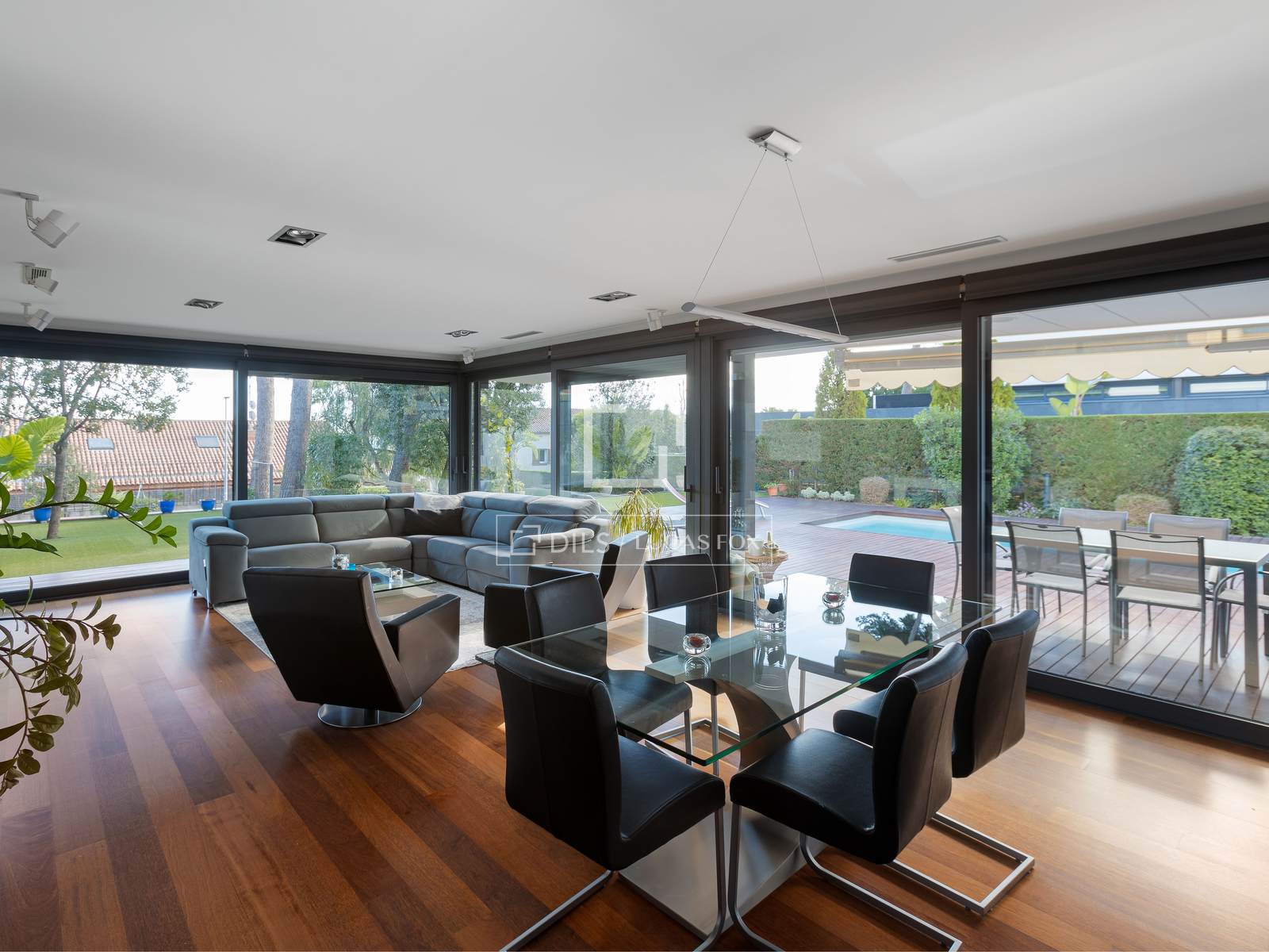 Villa a Premia De Dalt, Barcelona, Spagna 4 camere da letto, 485 mq. N° 150253