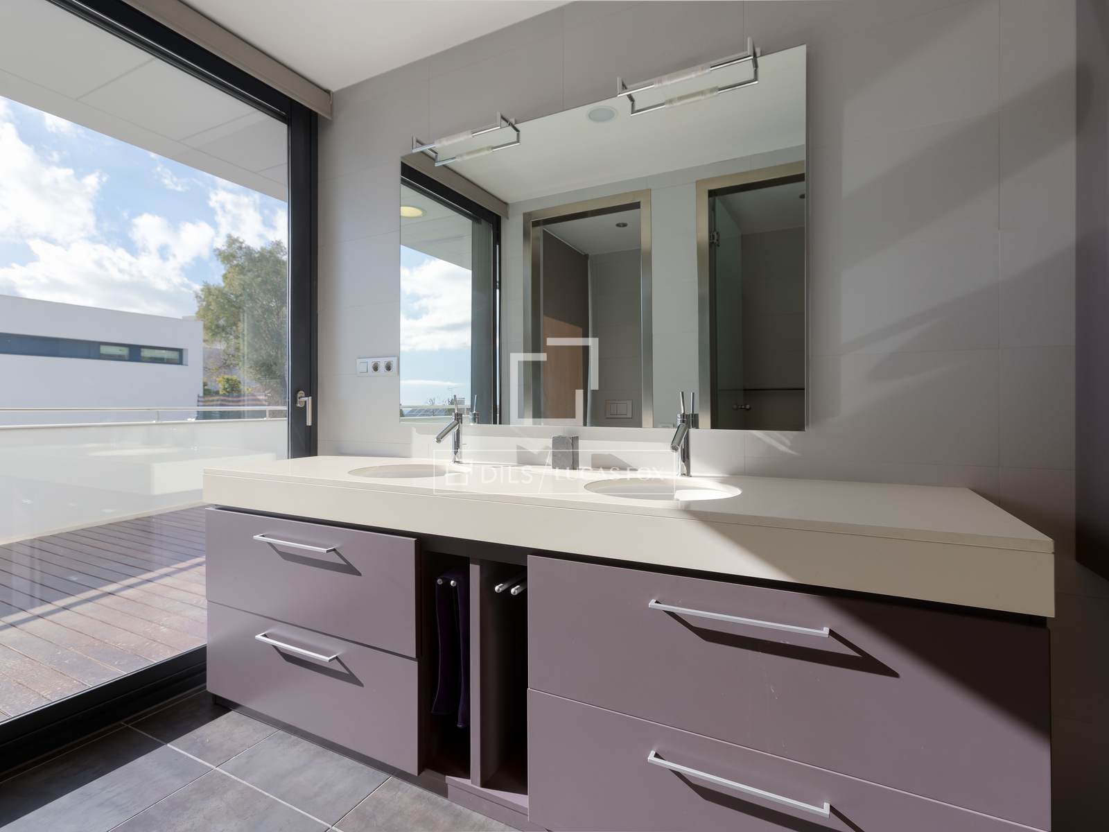 Villa a Premia De Dalt, Barcelona, Spagna 4 camere da letto, 485 mq. N° 150253
