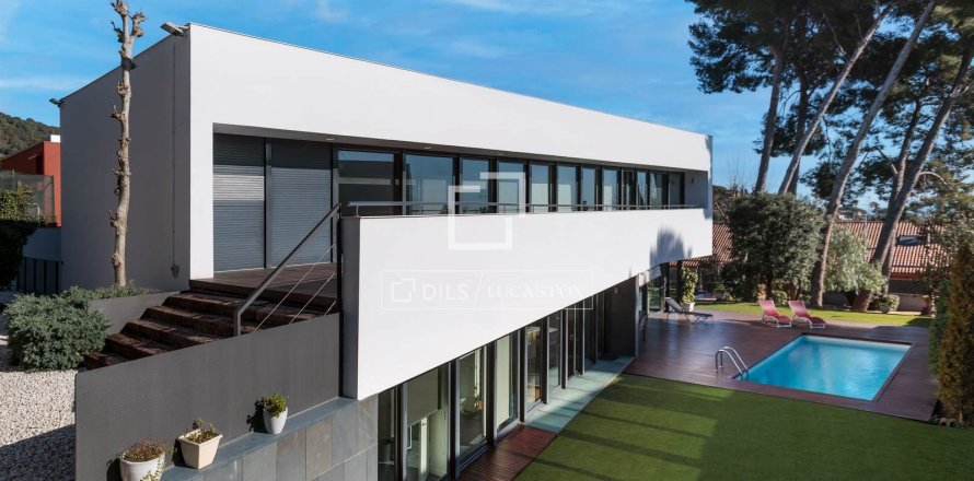 Villa in Premia De Dalt, Barcelona, Spain 4 bedrooms, 485 sq.m. No. 150253