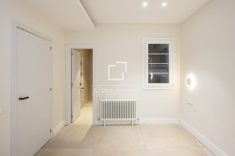 Huoneisto myytävänä Barcelona, Espanja, 3 makuuhuonetta, 100 m2 No. 150254 - kuva 4