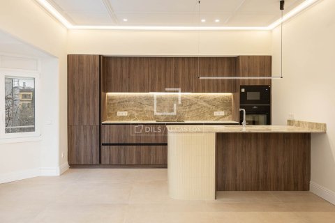 Huoneisto myytävänä Barcelona, Espanja, 3 makuuhuonetta, 100 m2 No. 150254 - kuva 2