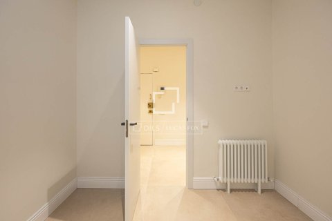 Huoneisto myytävänä Barcelona, Espanja, 3 makuuhuonetta, 100 m2 No. 150254 - kuva 15