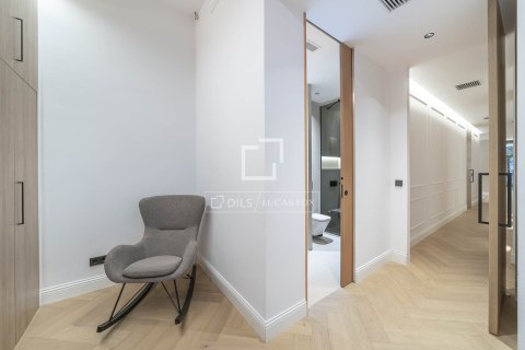 Huoneisto myytävänä Barcelona, Espanja, 3 makuuhuonetta, 144 m2 No. 150251 - kuva 25