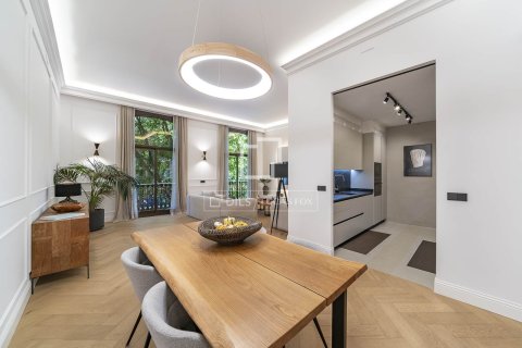 Huoneisto myytävänä Barcelona, Espanja, 3 makuuhuonetta, 144 m2 No. 150251 - kuva 2