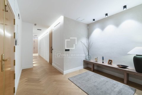 Huoneisto myytävänä Barcelona, Espanja, 3 makuuhuonetta, 144 m2 No. 150251 - kuva 18