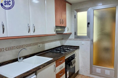 Huoneisto myytävänä Valencia, Espanja, 5 makuuhuonetta, 100 m2 No. 149542 - kuva 14