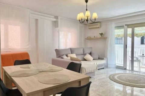 Продажа квартиры в Бенидорм, Аликанте, Испания 3 спальни, 90м2 №142713 - фото 1