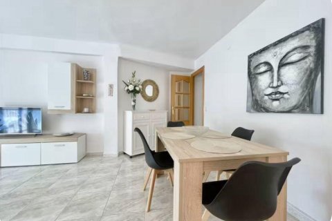 Продажа квартиры в Бенидорм, Аликанте, Испания 3 спальни, 90м2 №142713 - фото 2