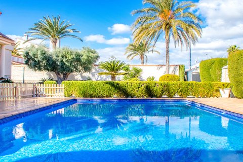 Villa zum Verkauf in Pilar de la Horadada, Alicante, Spanien 4 Schlafzimmer, 288 m2 Nr. 145517 - Foto 2