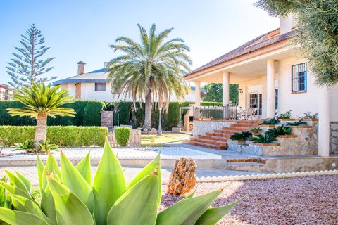 Villa zum Verkauf in Pilar de la Horadada, Alicante, Spanien 4 Schlafzimmer, 288 m2 Nr. 145517 - Foto 1