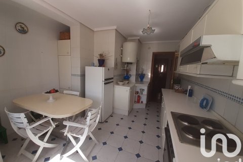 Продажа квартиры в Ла-Баньеса, Леон, Испания 4 спальни, 111м2 №185831 - фото 5
