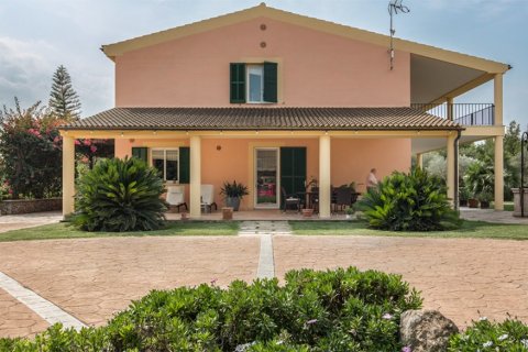 Villa for sale in Inca, Mallorca, Spain 4 bedrooms, 375 sq.m. No. 148007 - photo 12