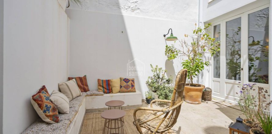 Radhus i Alaior, Menorca, Spanien 4 sovrum, 344 kvm. Nr. 182680