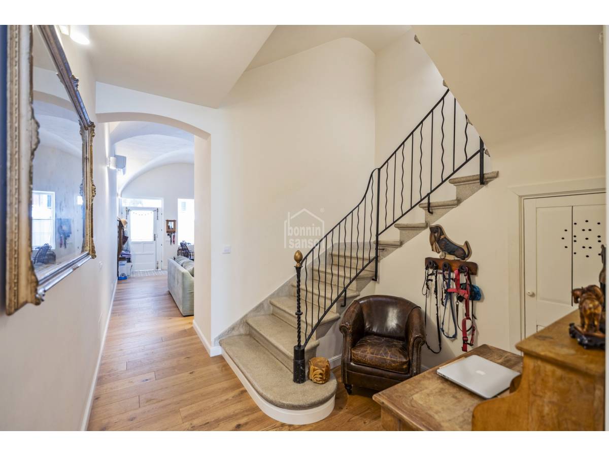 Radhus i Alaior, Menorca, Spanien 4 sovrum, 344 kvm. Nr. 182680
