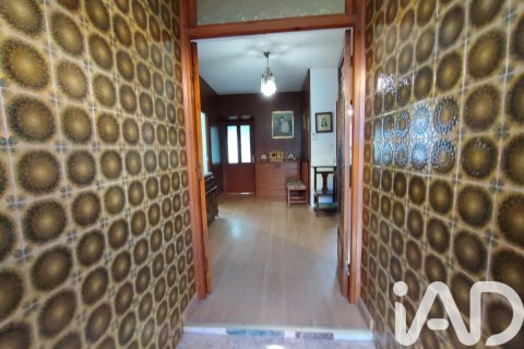 House for sale in San Justo de la Vega, Leon, Spain 5 bedrooms, 391 sq.m. No. 185374 - photo 4