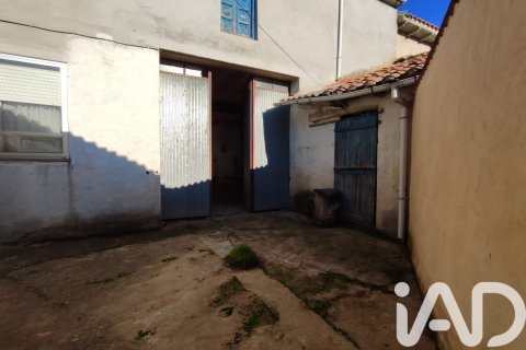 House for sale in San Justo de la Vega, Leon, Spain 5 bedrooms, 391 sq.m. No. 185374 - photo 24