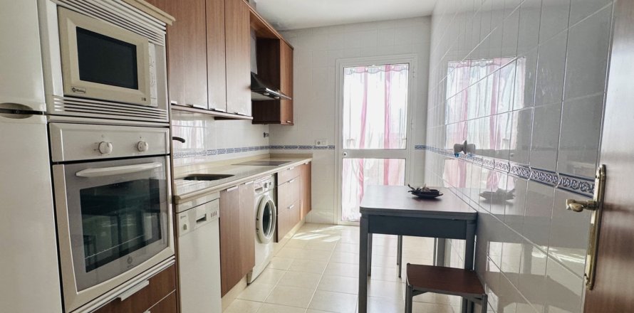 Townhouse in Guillena, Seville, Spain 3 bedrooms, 94 sq.m. No. 188336