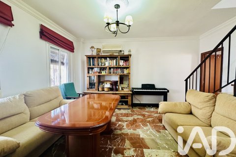 Townhouse for sale in Guillena, Seville, Spain 3 bedrooms, 94 sq.m. No. 188336 - photo 3