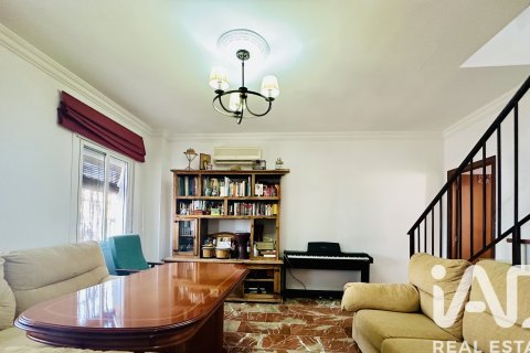 Townhouse for sale in Guillena, Seville, Spain 3 bedrooms, 94 sq.m. No. 188336 - photo 4
