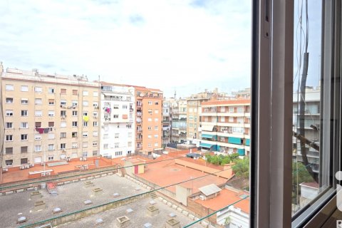 Penthouse for sale in Barcelona, Spain 3 bedrooms, 91 sq.m. No. 188334 - photo 1