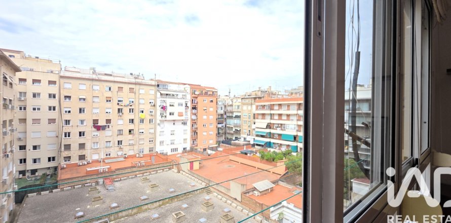 Penthouse in Barcelona, Spain 3 bedrooms, 91 sq.m. No. 188334