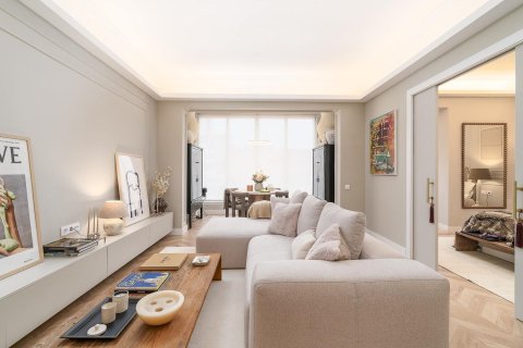 Apartamento en venta en Barcelona, España 3 dormitorios, 94 m2 No. 182381 - foto 2