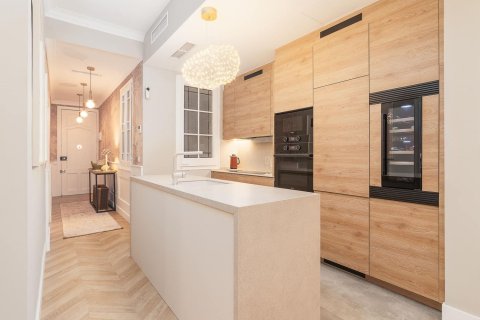 Apartamento en venta en Barcelona, España 3 dormitorios, 94 m2 No. 182381 - foto 9