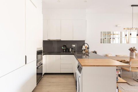 Продажа квартиры в Барселона, Испания 1 спальня, 70м2 №182386 - фото 5