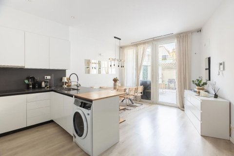 Продажа квартиры в Барселона, Испания 1 спальня, 70м2 №182386 - фото 4