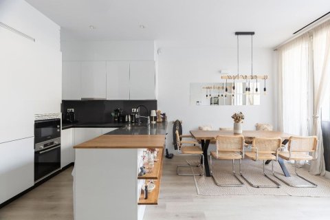 Продажа квартиры в Барселона, Испания 1 спальня, 70м2 №182386 - фото 2