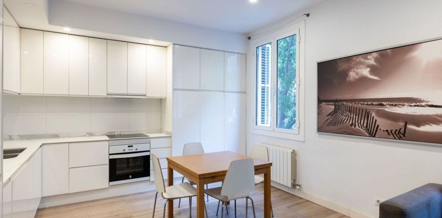 Apartamento en Barcelona, España 3 dormitorios, 72 m2 No. 182384