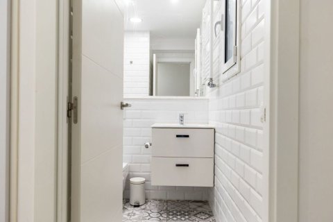 Apartamento en venta en Barcelona, España 3 dormitorios, 72 m2 No. 182384 - foto 16