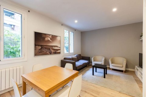 Apartamento en venta en Barcelona, España 3 dormitorios, 72 m2 No. 182384 - foto 2