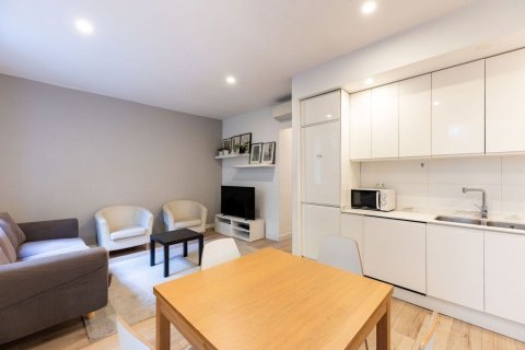 Apartamento en venta en Barcelona, España 3 dormitorios, 72 m2 No. 182384 - foto 7