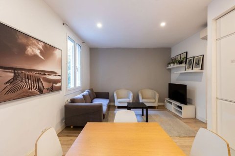 Apartamento en venta en Barcelona, España 3 dormitorios, 72 m2 No. 182384 - foto 3