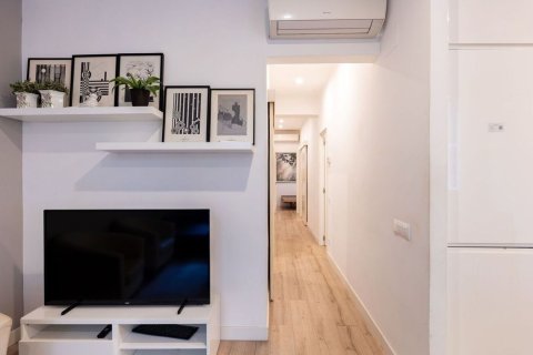 Apartamento en venta en Barcelona, España 3 dormitorios, 72 m2 No. 182384 - foto 12