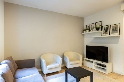 Apartamento en venta en Barcelona, España 3 dormitorios, 72 m2 No. 182384 - foto 5