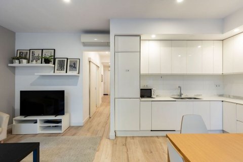 Apartamento en venta en Barcelona, España 3 dormitorios, 72 m2 No. 182384 - foto 9