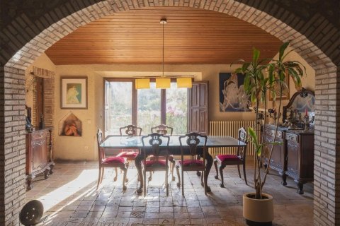 Сasa en venta en España 12 dormitorios, 830 m2 No. 182380 - foto 3
