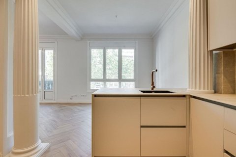Продажа квартиры в Барселона, Испания 3 спальни, 78м2 №182382 - фото 17