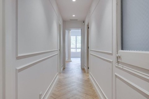 Продажа квартиры в Барселона, Испания 3 спальни, 78м2 №182382 - фото 22