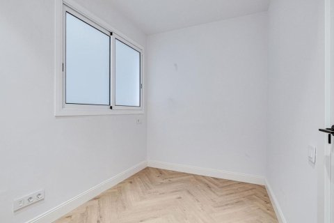 Продажа квартиры в Барселона, Испания 3 спальни, 78м2 №182382 - фото 21