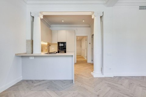 Продажа квартиры в Барселона, Испания 3 спальни, 78м2 №182382 - фото 11