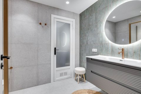 Продажа квартиры в Барселона, Испания 3 спальни, 78м2 №182382 - фото 26
