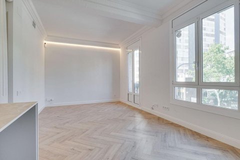 Продажа квартиры в Барселона, Испания 3 спальни, 78м2 №182382 - фото 9