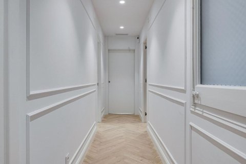 Продажа квартиры в Барселона, Испания 3 спальни, 78м2 №182382 - фото 23