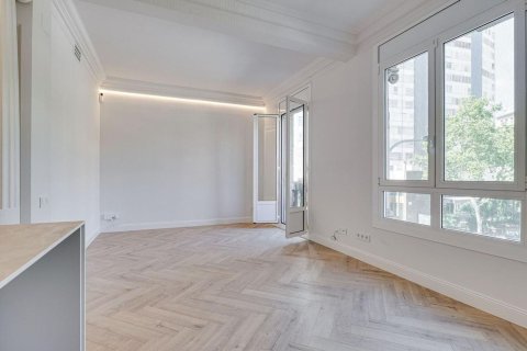 Продажа квартиры в Барселона, Испания 3 спальни, 78м2 №182382 - фото 5