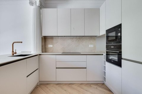 Продажа квартиры в Барселона, Испания 3 спальни, 78м2 №182382 - фото 13