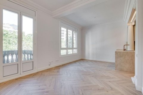 Продажа квартиры в Барселона, Испания 3 спальни, 78м2 №182382 - фото 3
