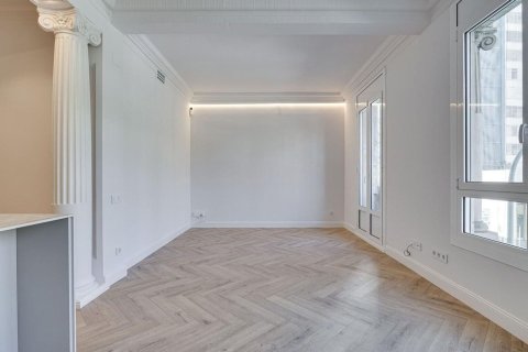 Продажа квартиры в Барселона, Испания 3 спальни, 78м2 №182382 - фото 10